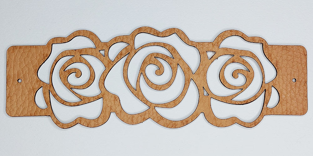 Front of bracelet before dyeing Front of bracelet before dyeing.